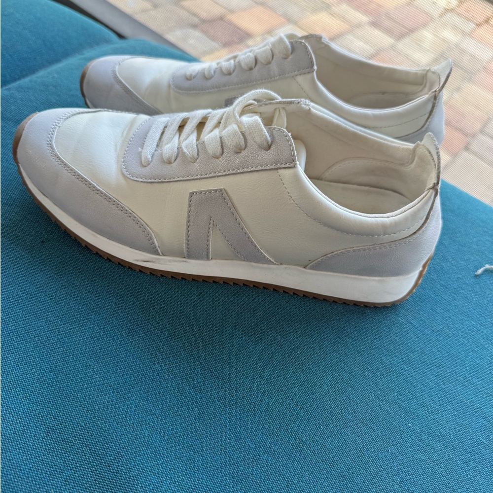 MIA Anatomic Contoured
Footbed Womens Sneakers Gray/ Natural/White Size 8 5